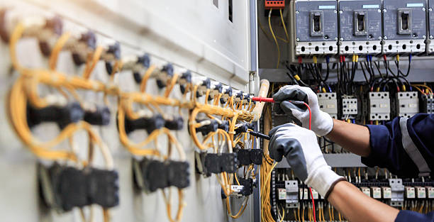 Professional Electrician technician working in England, AR